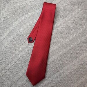NTW BROOKS BROTHERS 100% Silk Red Herringbone w/ Geometric Design Tie Made in US